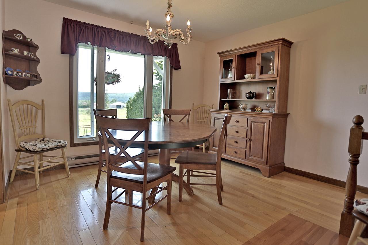לינה וארוחת בוקר Saint-Hermenegilde Ranch St-Hubert מראה חיצוני תמונה